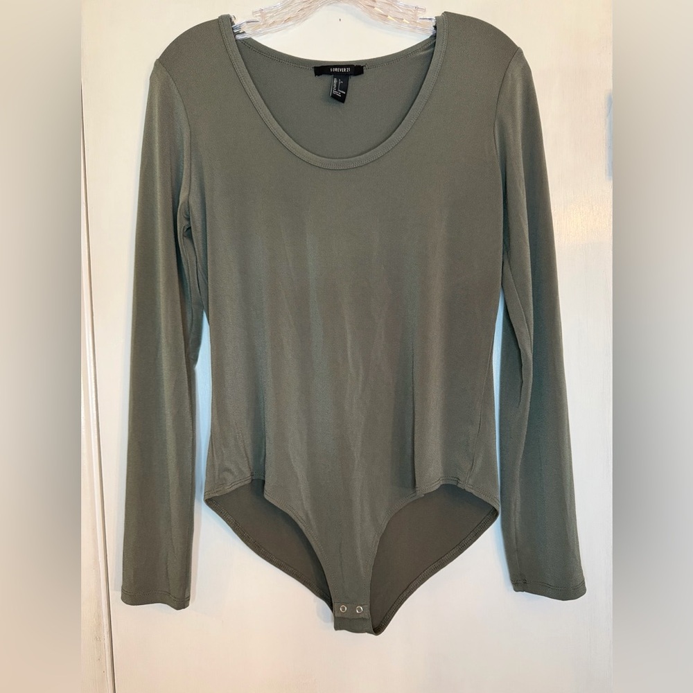 Forever 21 Sage Green Long Sleeve Bodysuit – Size L